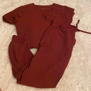 Mandal brick red scrubs. Size is small for top and bottom